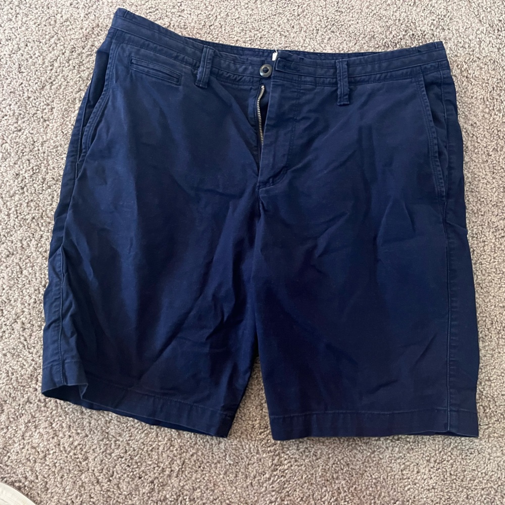 Navy blue men’s gap shorts sz 32